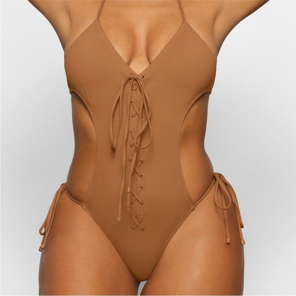 SKIMS Women's  Signature Swim Lace Up Halter Monokini Size 2xl NWT